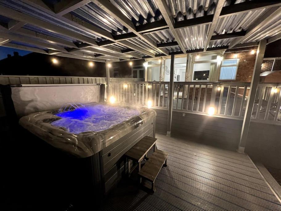 Numero Venti Aparthouse Wifi Parking Hot Tub Newcastle upon Tyne Bagian luar foto