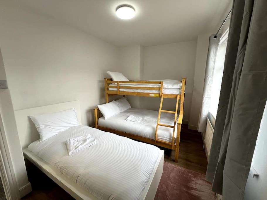 Numero Venti Aparthouse Wifi Parking Hot Tub Newcastle upon Tyne Bagian luar foto